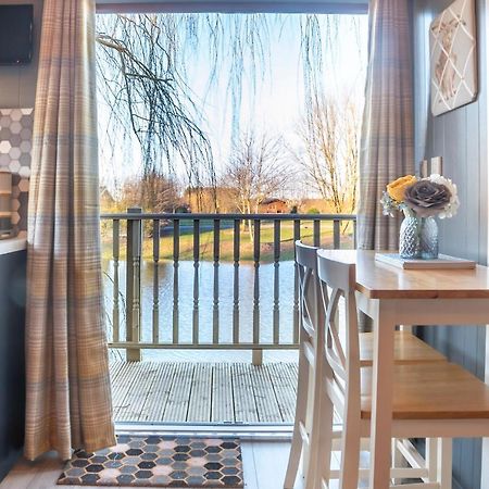 The Treehouse - Sleeps 4 Villa Old Leake Bagian luar foto