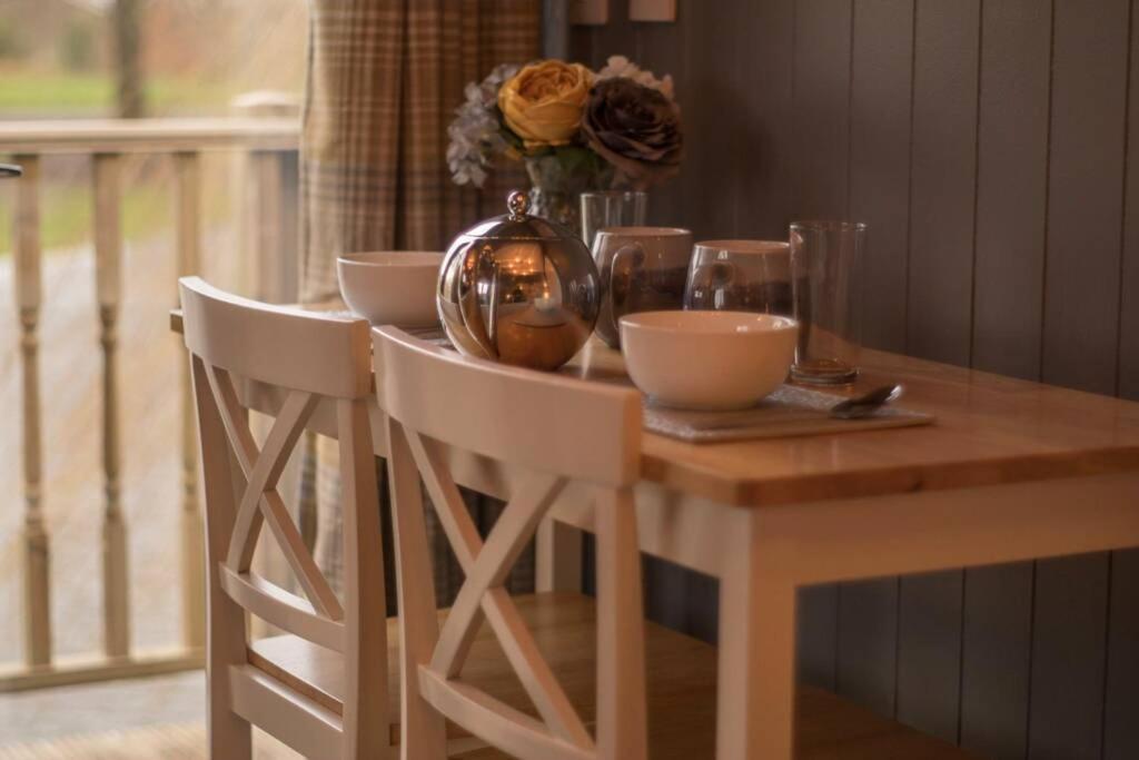 The Treehouse - Sleeps 4 Villa Old Leake Bagian luar foto