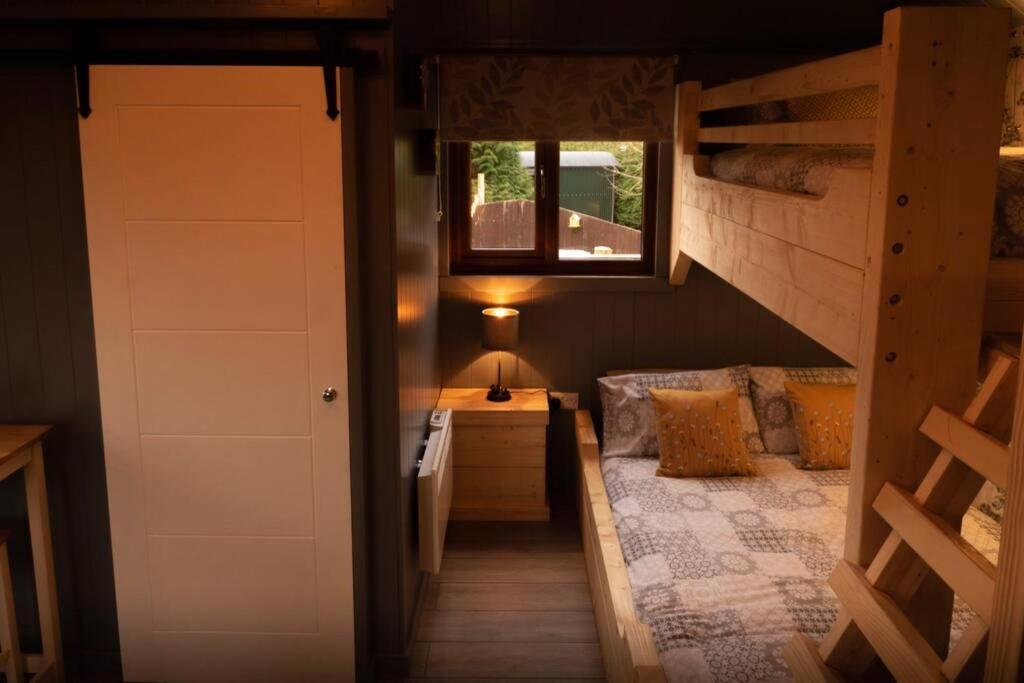 The Treehouse - Sleeps 4 Villa Old Leake Bagian luar foto