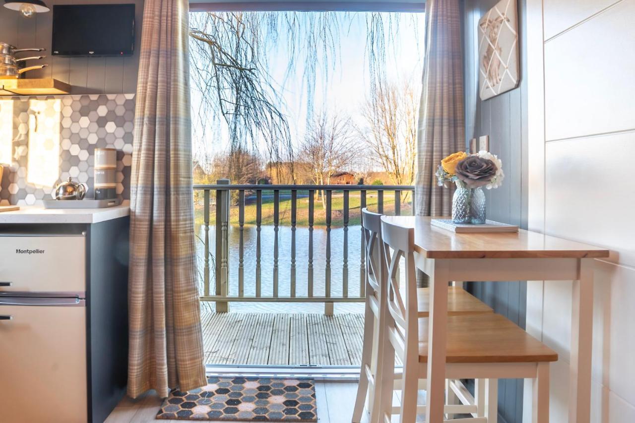 The Treehouse - Sleeps 4 Villa Old Leake Bagian luar foto