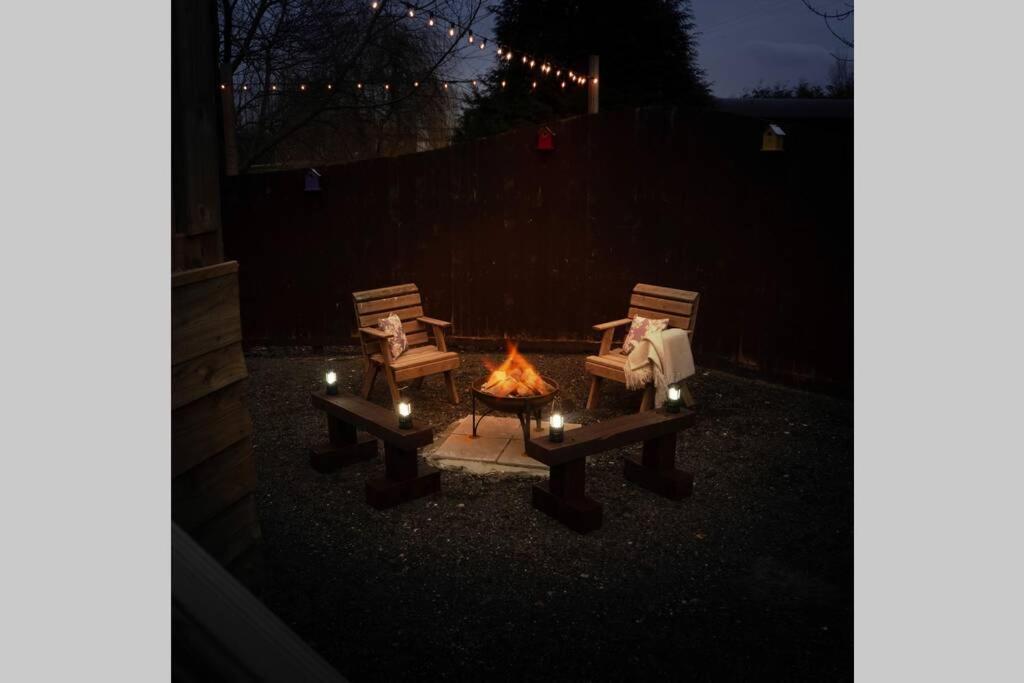 The Treehouse - Sleeps 4 Villa Old Leake Bagian luar foto