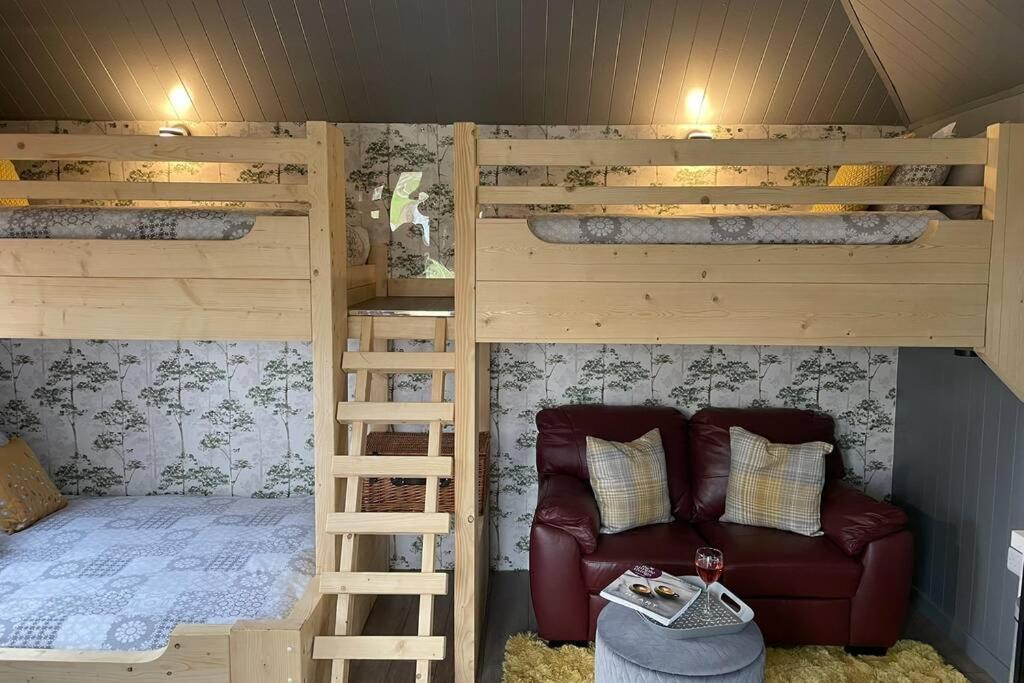 The Treehouse - Sleeps 4 Villa Old Leake Bagian luar foto