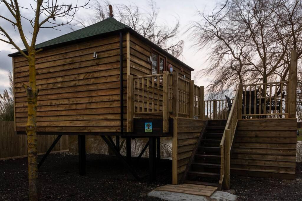 The Treehouse - Sleeps 4 Villa Old Leake Bagian luar foto